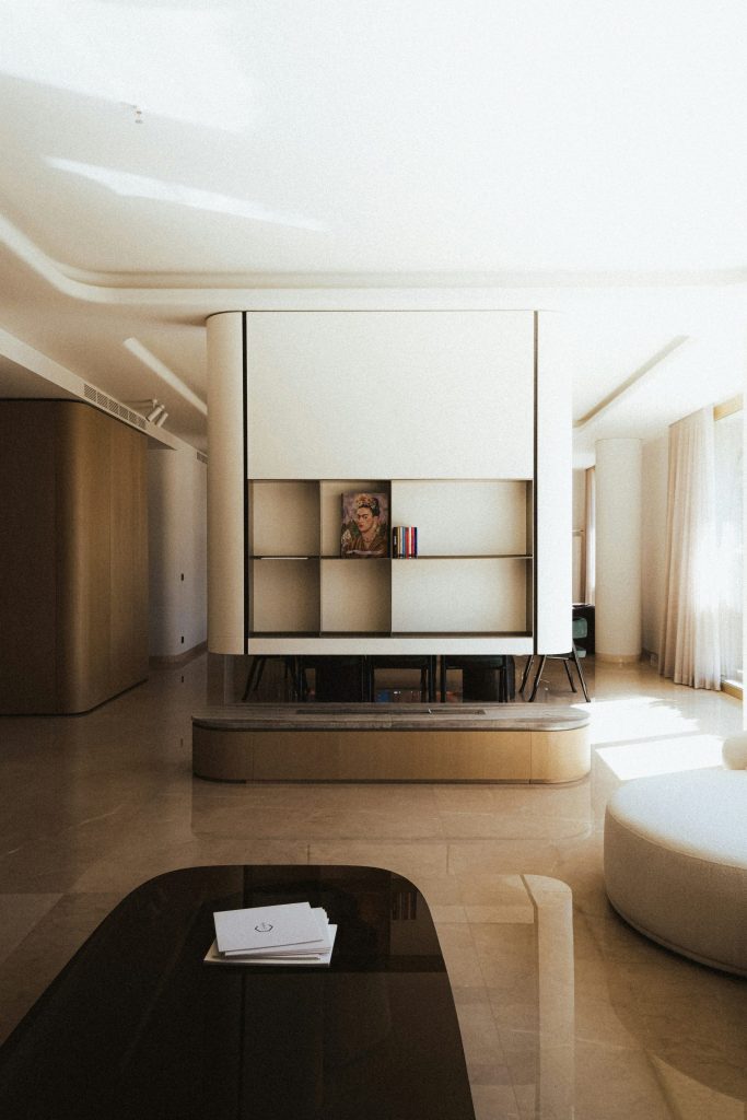 Modern living room with stylish fireplace and coffee table.